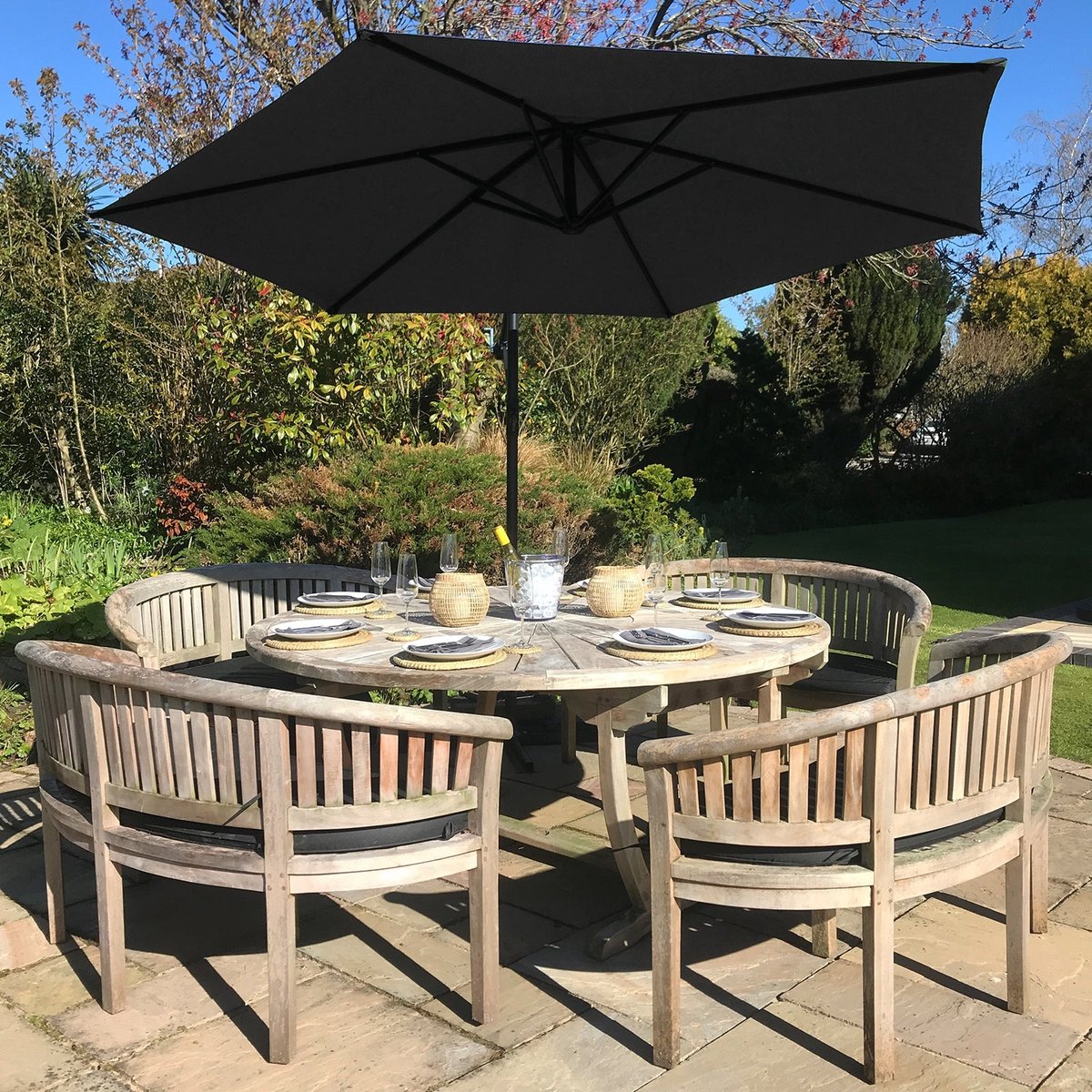 Zweefparasol - Zwart - 300 x 300 x 250 cm - Draai- en kantelbaar - Incl. Beschermhoes - UV bescherming Hangende Parasol (5055986141426)
