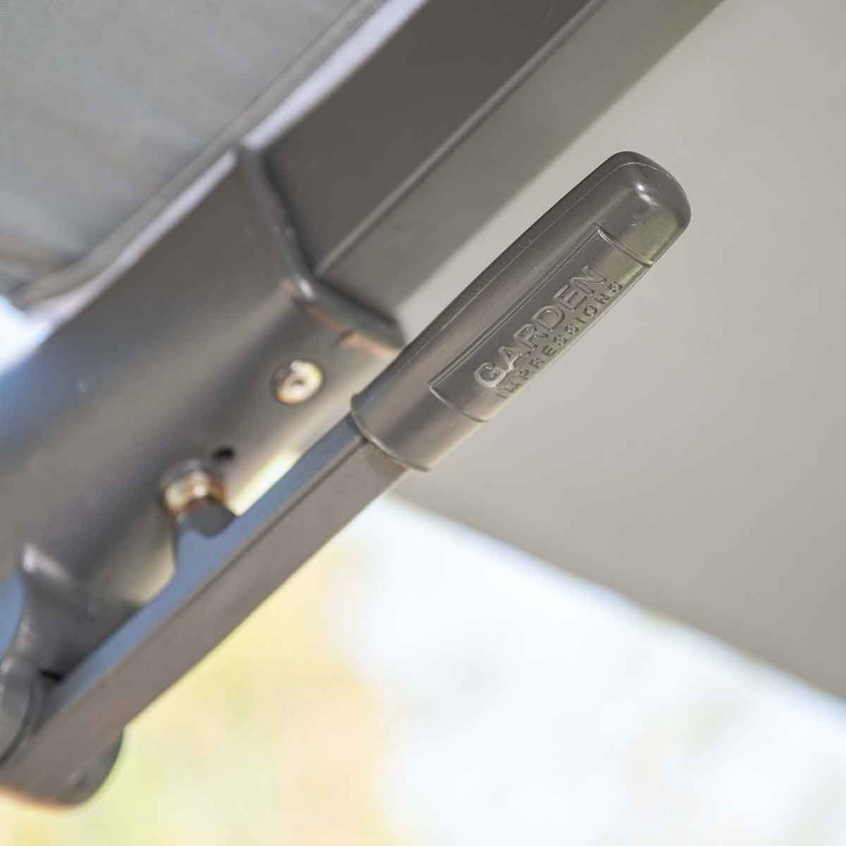 Garden Impressions Hawaii zweefparasol Ø350 cm carbon black / zand met 90kg black polished parasolvoet en parasolhoes (6097100941986)