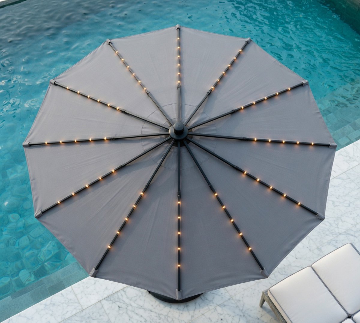 4,5 x 2,7 m XL Zweefparasol met Solar LED Verlichting - 360° Draaibaar, Dubbel Dak, UV 50+ Bescherming, Verstelbare Hoogte (6 standen), Grote Hangparasol voor Tuin, Terras en Zwembad - Grijs (9507411193822)