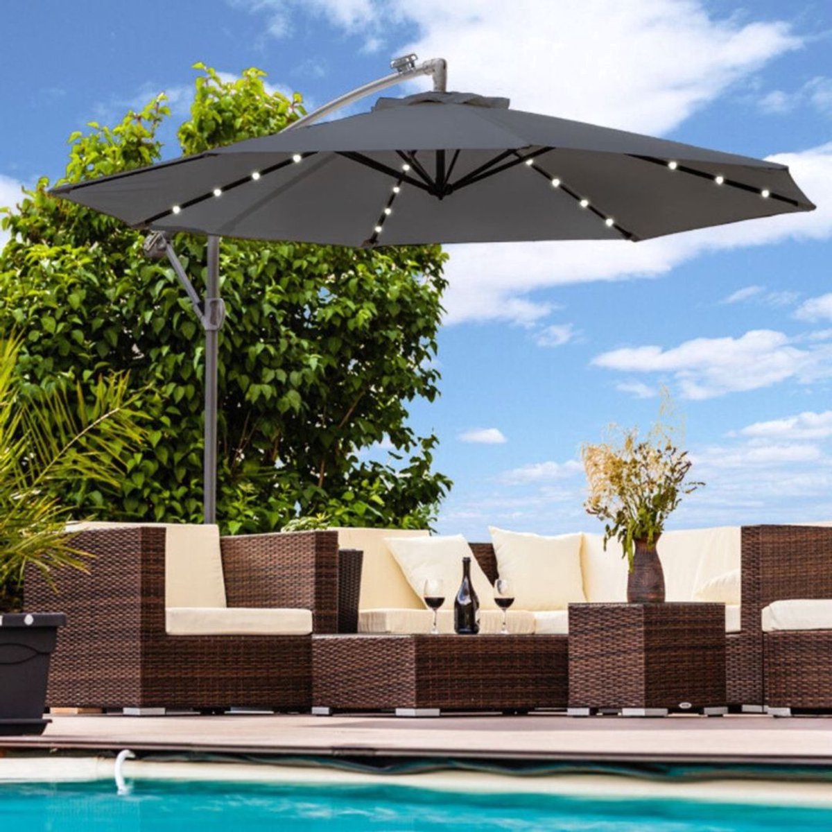 Yolo-deals - Zweefparasol med LED verlichting - Solar - 300cm - UV bestendig - Incl. beschermhoes - Antraciet (7223878234909)
