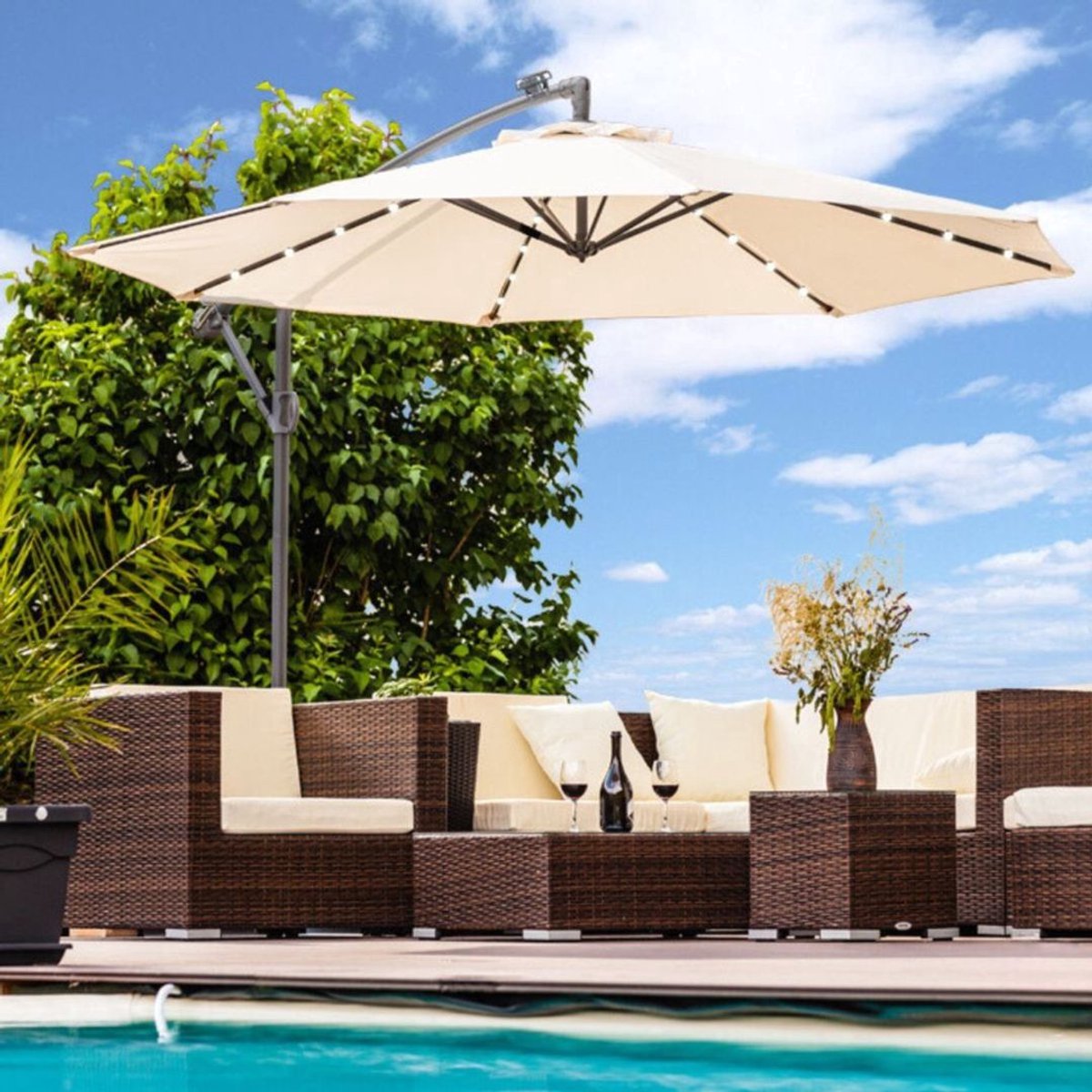 Yolo-deals - Zweefparasol med LED verlichting - Solar - 350cm - UV bestendig - Incl. beschermhoes - Creme (7281037832885)